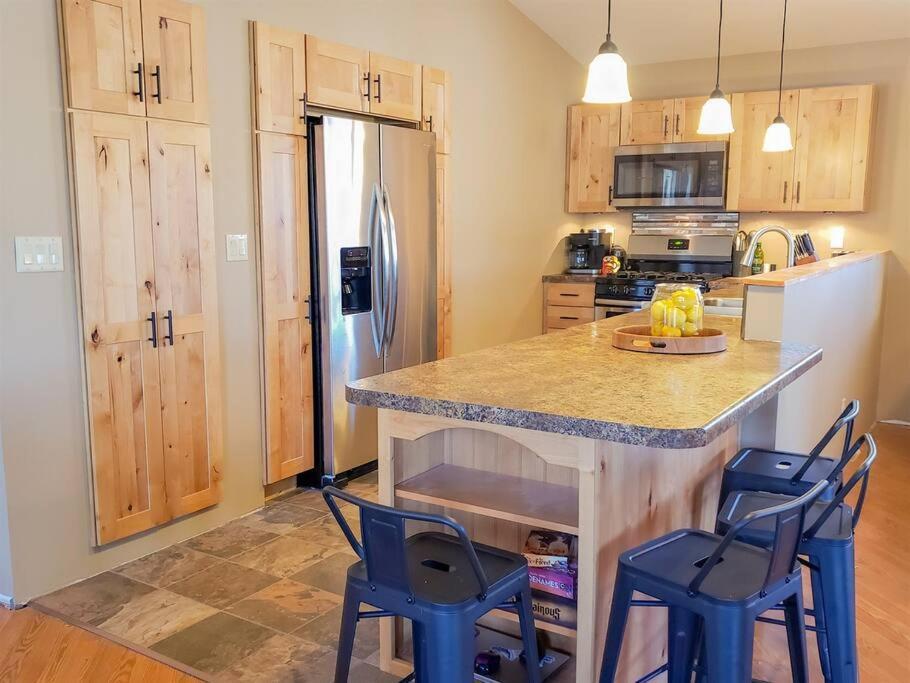 Fall Getaway Resort-3 King Suites, Dog-Friendly Seeley Εξωτερικό φωτογραφία
