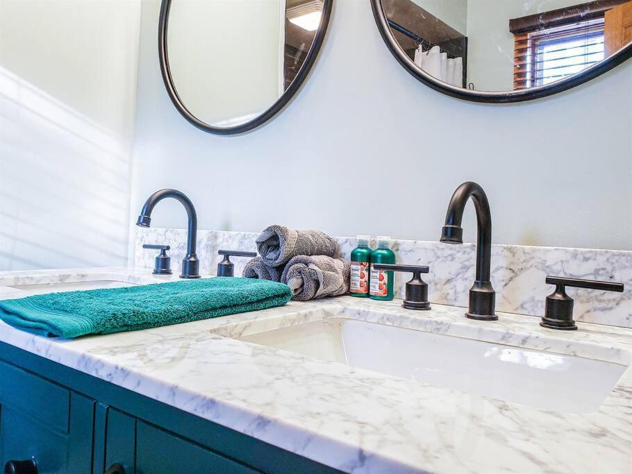 Fall Getaway Resort-3 King Suites, Dog-Friendly Seeley Εξωτερικό φωτογραφία