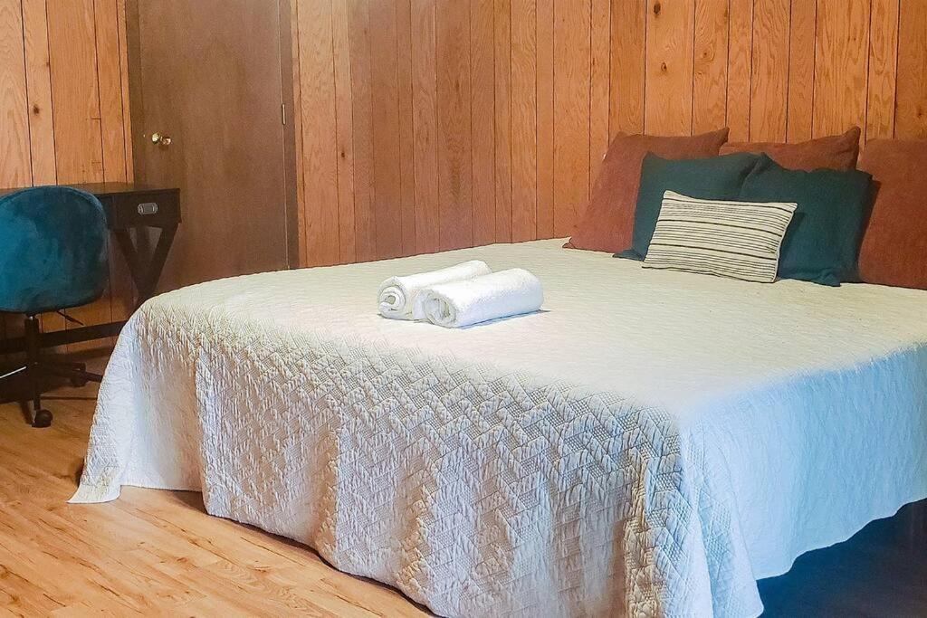Fall Getaway Resort-3 King Suites, Dog-Friendly Seeley Εξωτερικό φωτογραφία